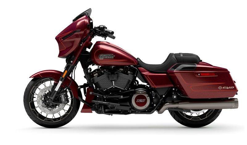 CVO-STREET-GLIDE-2024-1_0008_CVO-STREET-GLIDE-2024-9