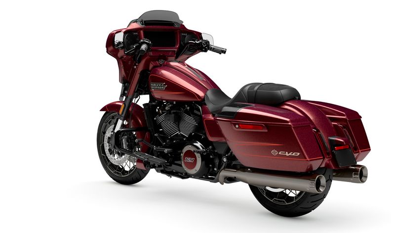 CVO-STREET-GLIDE-2024-1_0006_CVO-STREET-GLIDE-2024-11